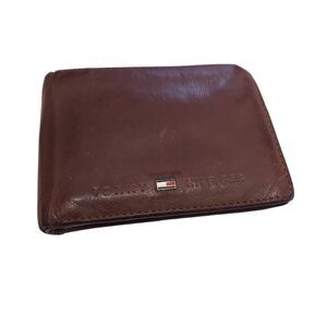 Tommy Hilfiger Brown Genuine Leather Men's Bi-fold Wallet
